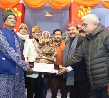 Acharya Pandit Sitaram Chaturvedi was celebrated with great pomp by Akhil Bharatiya Vikram Parishad Kashi Muzaffarnagar at Pedpathi Bhawan