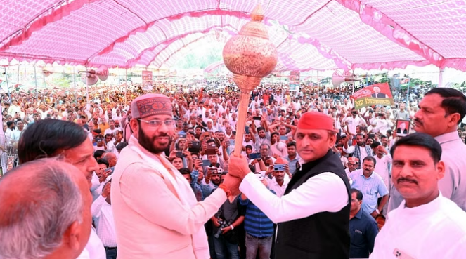 Relations Between Akhilesh And Manoj