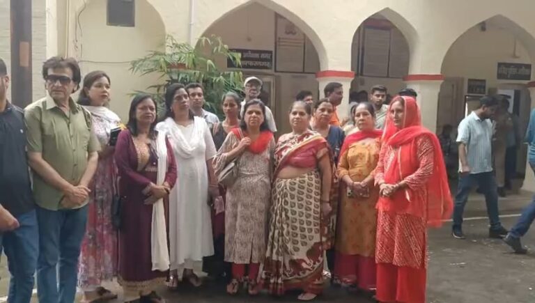 मुजफ्फरनगर के तथाकथित हिंदूवादी नेता पर ब्लैकमेलिंग का आरोप, महिला नेत्री ने एसएसपी से की शिकायत