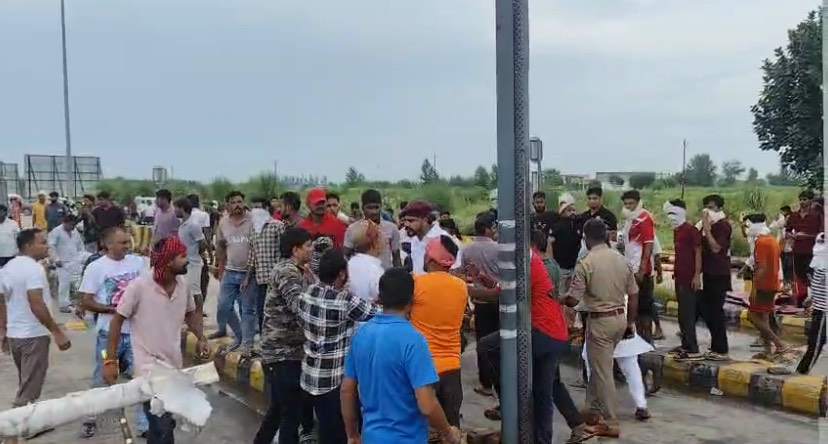 Meerut Bhuni Toll Plaza Chaos