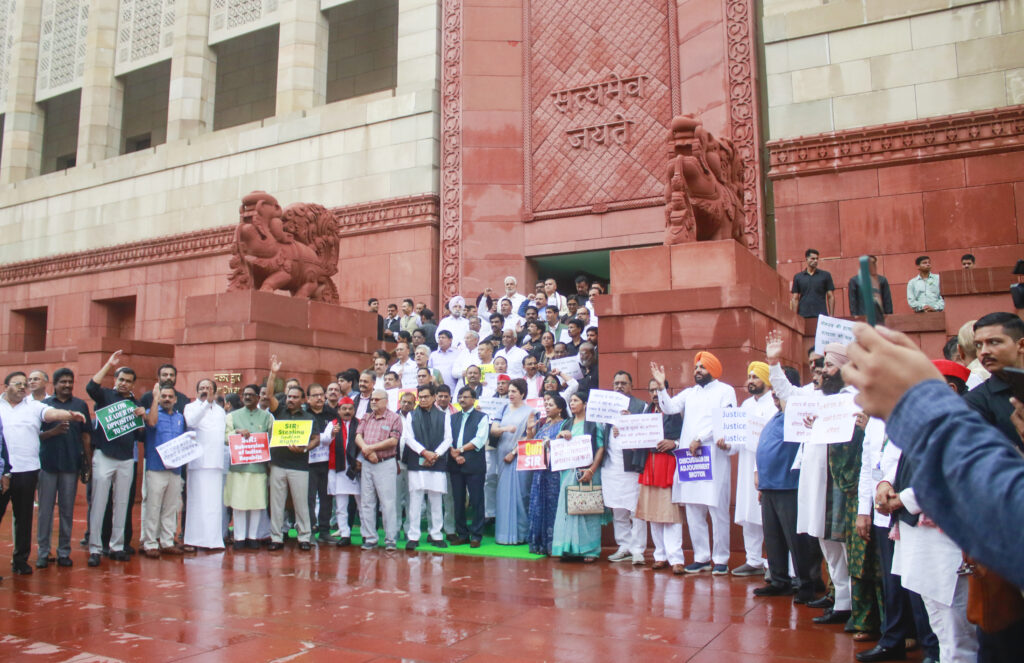 BJP Counters Vote Theft Allegations, Targets Rahul, Akhilesh, Priyanka’s Seats  