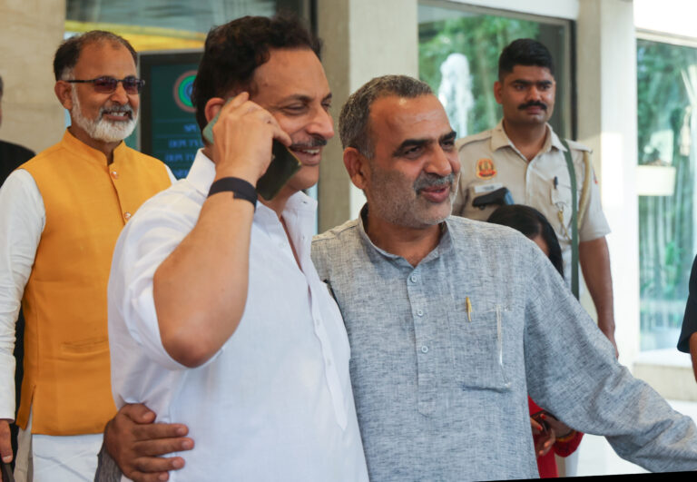 कॉन्स्टीट्यूशन क्लब चुनाव में संजीव बालियान चारों खाने चित, राजीव प्रताप रूडी ने फिर से लहराया जीत का परचम