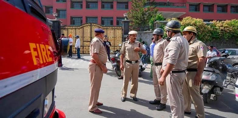 Bomb Threats to 6 Delhi Schools