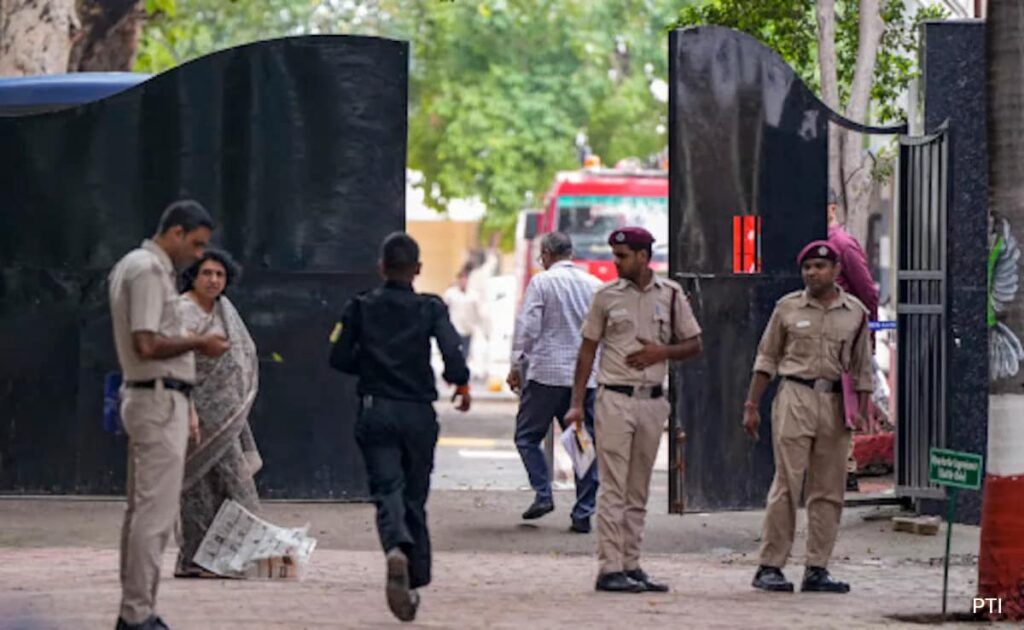 Bomb Threats to 6 Delhi Schools