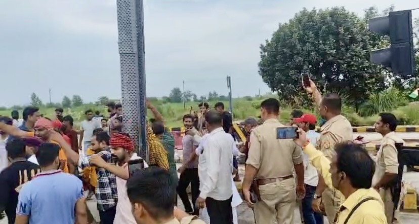 Meerut Bhuni Toll Plaza Chaos