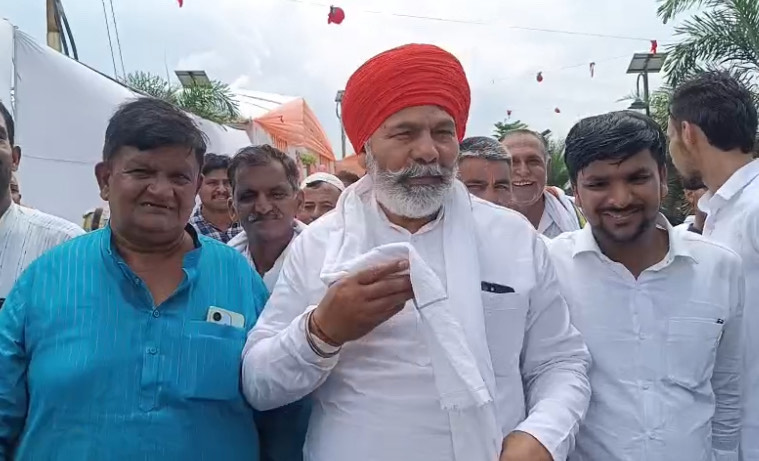 Rakesh Tikait Backs Rahul Gandhi, Plans Mahapanchayat 
