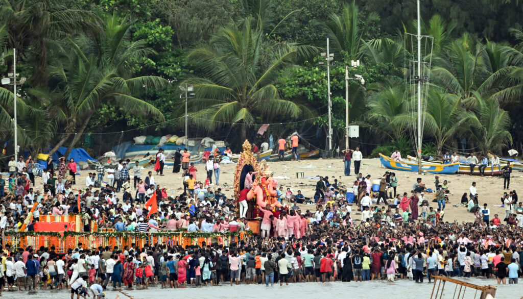 Lalbaugcha Raja Visarjan Thefts