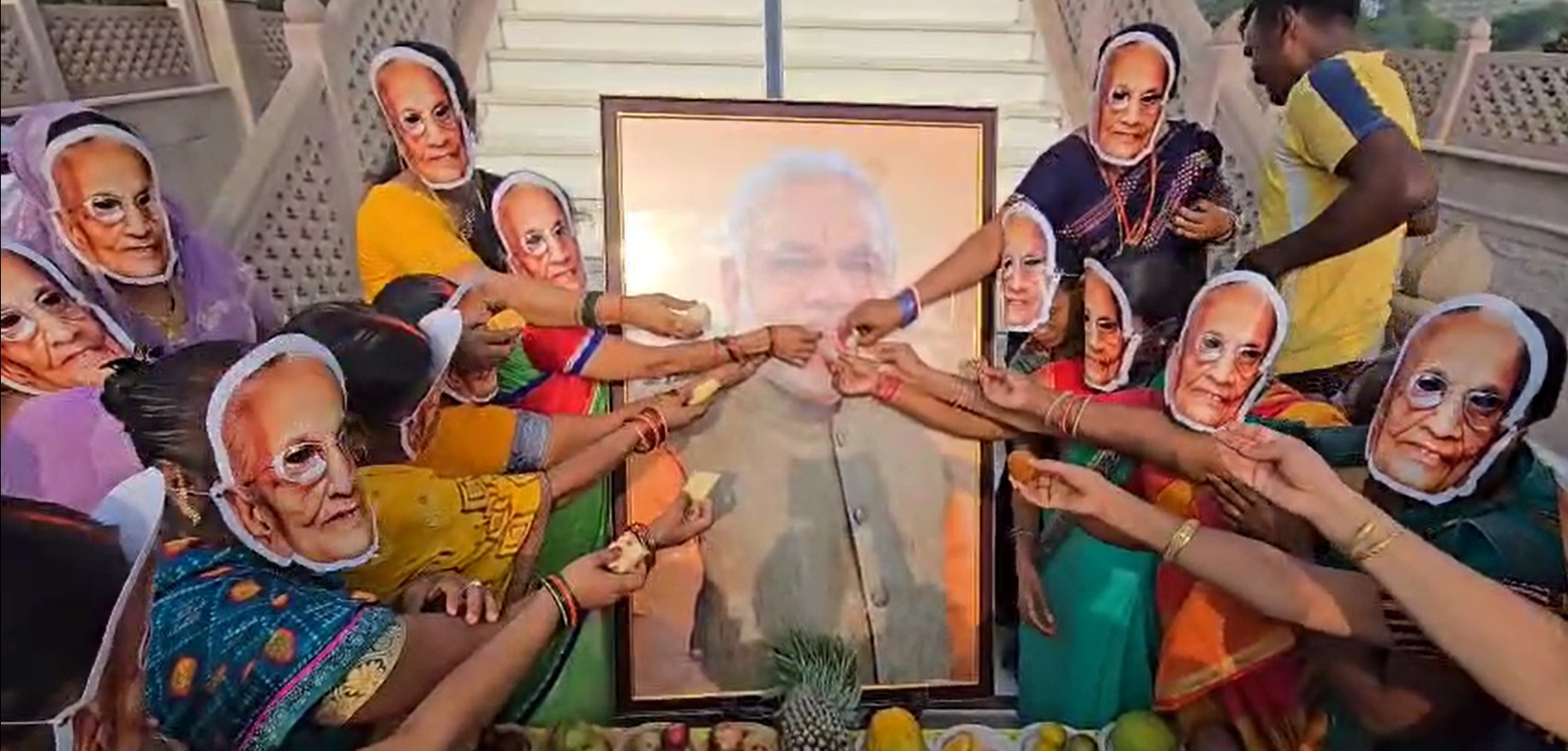 PM Modi 75th Birthday: Varanasi Women in Hiraben Masks Bless Him