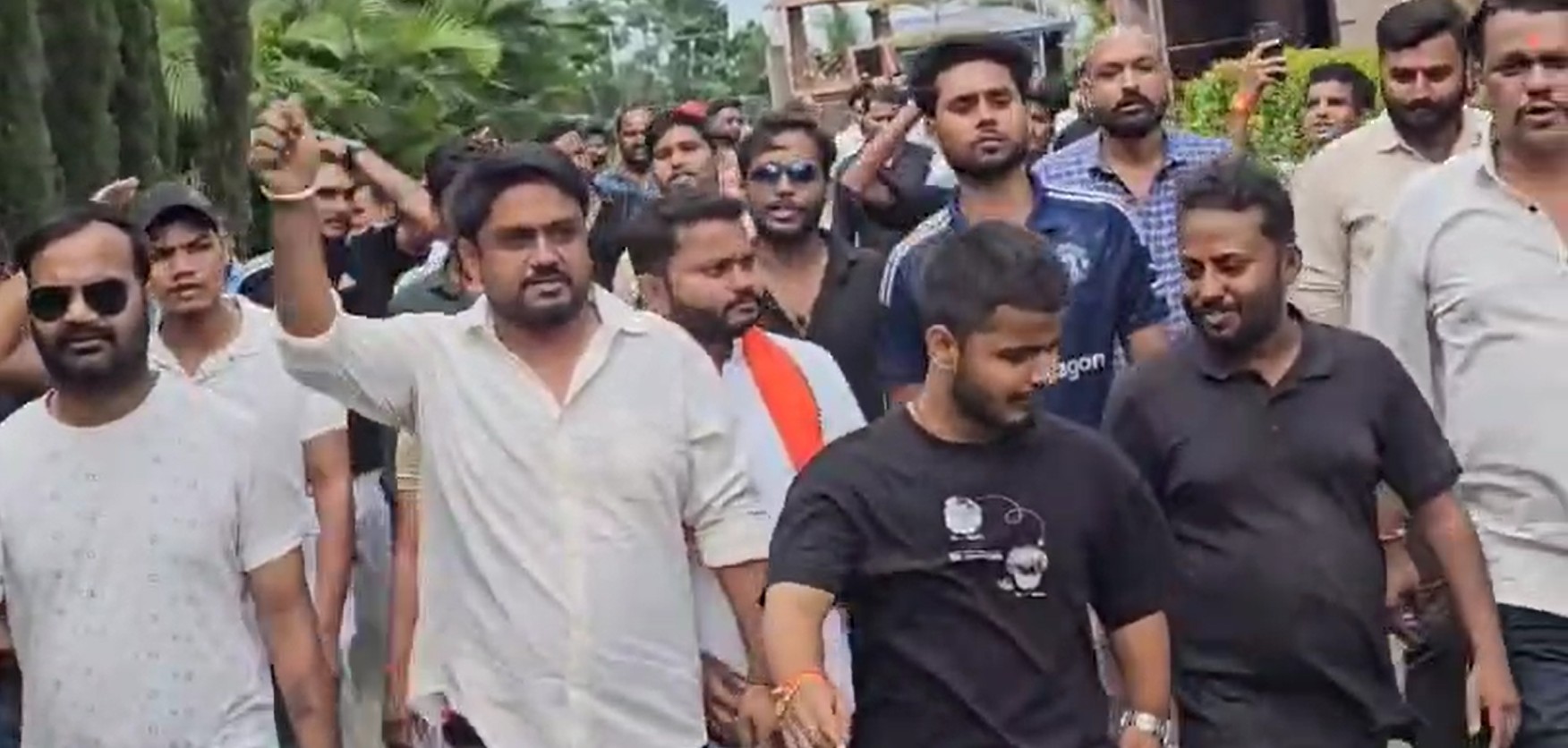 Ambikapur Garba Fury: Hindu Groups Burn Elvish Yadav-Anjali Arora Posters