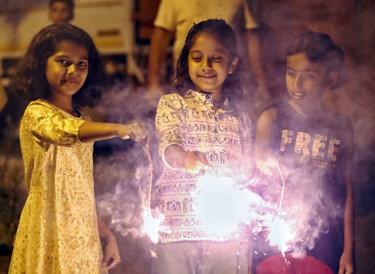 अक्टूबर 2025: व्रत-त्योहारों का धमाकेदार मेला, दशहरा से छठ तक… जानिए हर तारीख का रंग-बिरंगा पर्व!
