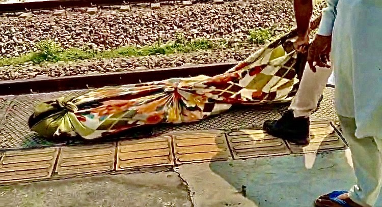 Muzaffarnagar Khatauli: Youth Dies Making Reel on Tracks, Hit by Freight Train