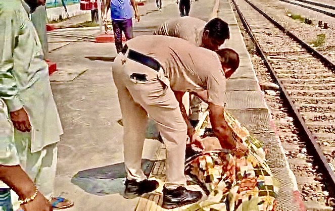 Muzaffarnagar Khatauli: Youth Dies Making Reel on Tracks, Hit by Freight Train