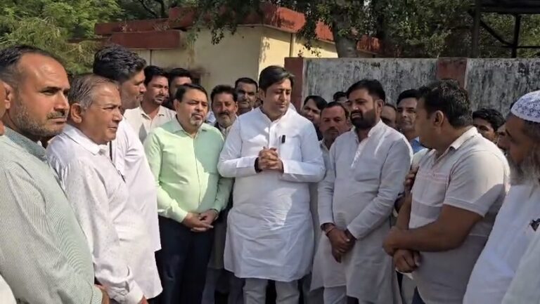 मुजफ्फरनगर: मोरना शुगर मिल विस्तार की मांग में किसानों का हंगामा, सांसद चंदन चौहान की गाड़ी रोकी; आश्वासन के बाद शांत हुआ प्रदर्शन