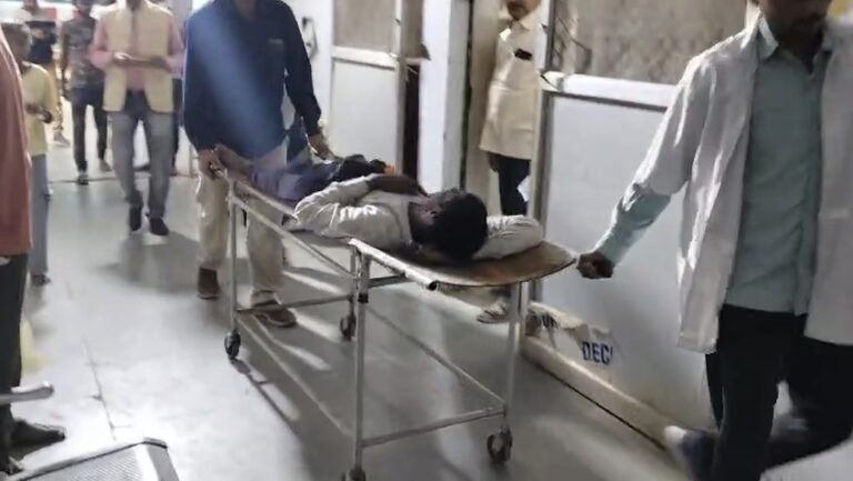 प्रेमिका से मिलने गए प्रेमी की पीट-पीटकर हत्या, प्रेमिका ने भी चाकू से रेत डाली खुद की गर्दन