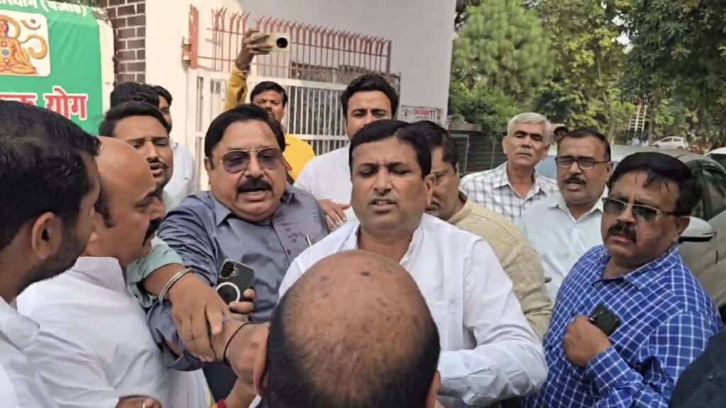 Muzaffarnagar Jat College Clash: RLD Abuses Minister 