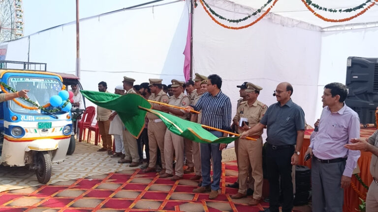 मुजफ्फरनगर की सड़कों पर जाम का झंझट खत्म! ई-रिक्शा रूट लॉन्च, DM-SSP ने दिखाई हरी झंडी, रंग-बिरंगे रिक्शे लाएंगे नई रफ्तार!