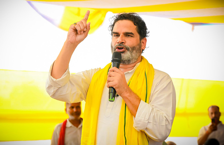 बिहार चुनाव: प्रशांत किशोर को EC का नोटिस, दो राज्यों में वोटर आईडी पर 3 दिन में स्पष्टीकरण मांगा