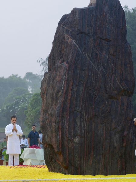 इंदिरा गांधी पुण्यतिथि: राहुल गांधी ने दी श्रद्धांजलि, ‘भारत की इंदिरा—निडर, दृढ़ और अटल’; कांग्रेस नेताओं ने याद किए योगदान