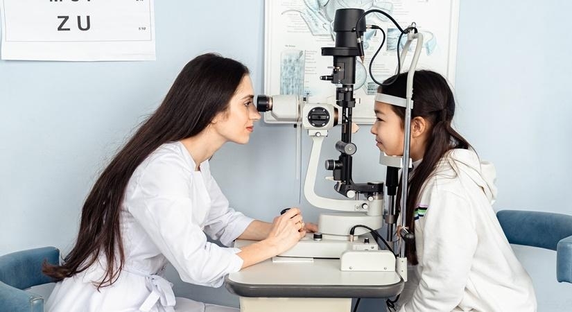 2050: 40% Kids May Need Glasses Due to Screen Time