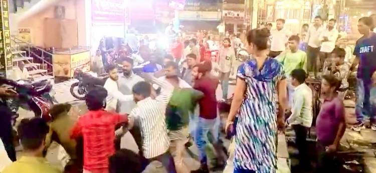 Muzaffarnagar Shiv Chowk Clash: Street Vendors Brawl Over Space