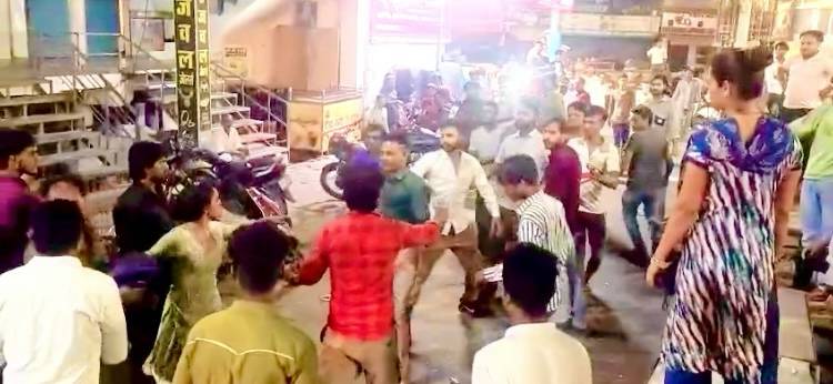 Muzaffarnagar Shiv Chowk Clash: Street Vendors Brawl Over Space
