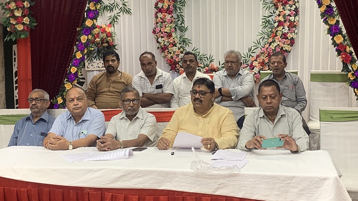Muzaffarnagar Mava Traders Allege Harassment by Admin