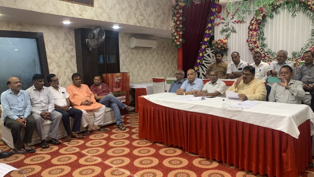 Muzaffarnagar Mava Traders Allege Harassment by Admin 