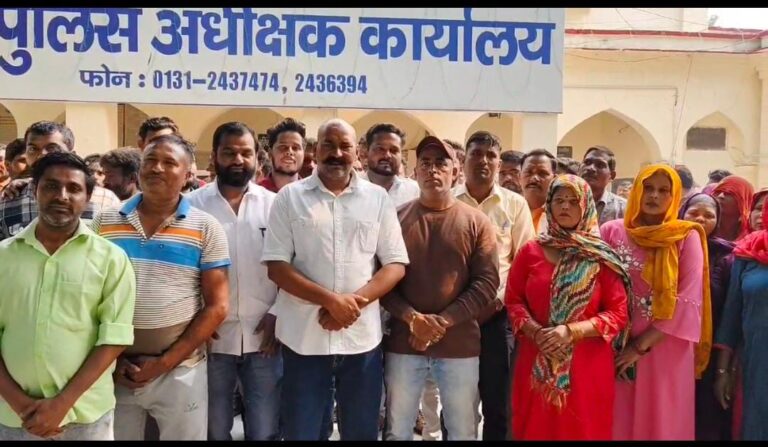 मुजफ्फरनगर में पिंटू सैनी हत्याकांड: मृतक परिवार और भागीरथ सेना ने SSP कार्यालय पर प्रदर्शन, तेहरवीं तक गिरफ्तारी की चेतावनी