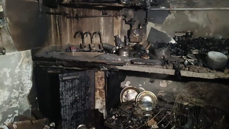 UP: मुजफ्फरनगर में गैस सिलेंडर फटने से मकान में लगी भीषण आग, महिला समेत तीन लोगों की मौत, बचाने वाला बुरी तरह झुलसा