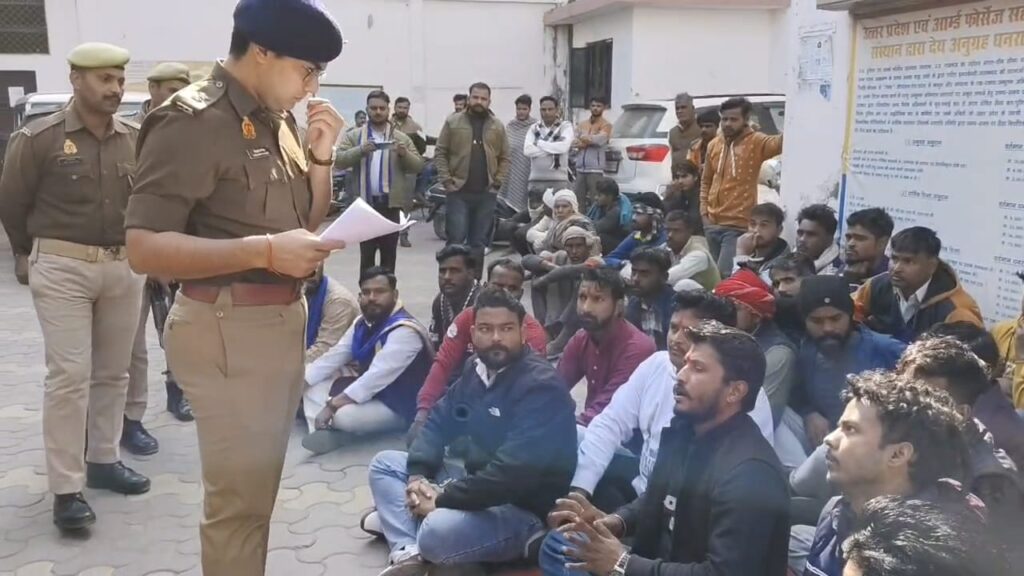 Muzaffarnagar Dalit Girl Missing: Shiv Sena Dharna 