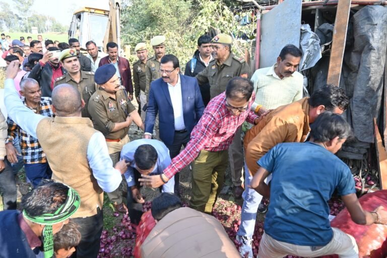 जालौन के NH-27 पर खौफनाक हादसा! तेज ट्रक ने 4 राहगीरों को रौंदा, चालक समेत 3 की मौके पर मौत मची अफरा-तफरी!