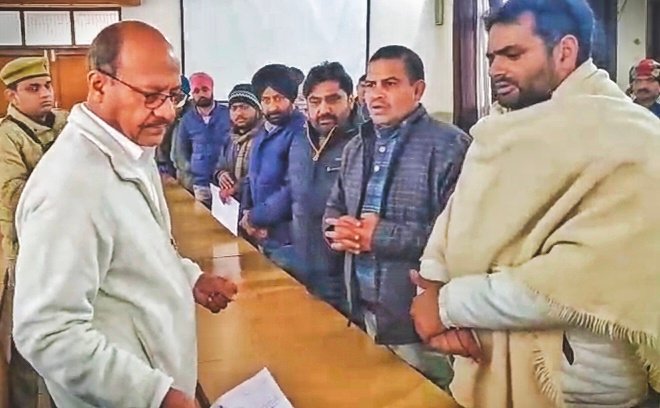 मुजफ्फरनगर में RDF पर घमासान: फैक्ट्री मालिकों के बाद ट्रांसपोर्टर्स का आरोप, “किसान नेता ट्रक पकड़कर डिमांड कर रहे”