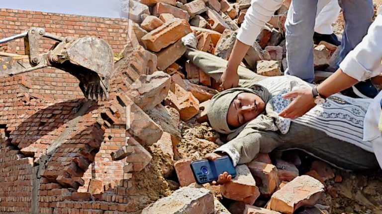 मुजफ्फरनगर में गरजा MDA का बुलडोजर, आहत महिला की हालत बिगड़ी, बोलीं “मुसलमानों पर हो रहा अत्याचार, बच्चों समेत खा लूंगी ज़हर!”