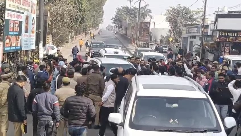 
Muzaffarnagar: Chandrashekhar Azad Stopped by Police 
