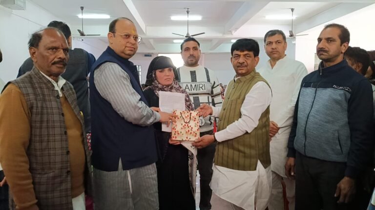 रमजान-होली पर गरीबों को पीएम का ‘घर’ तोहफा! मुजफ्फरनगर में 224 परिवारों को मिली पक्की छत, मंत्री कपिल देव अग्रवाल ने सौंपी चाबियां