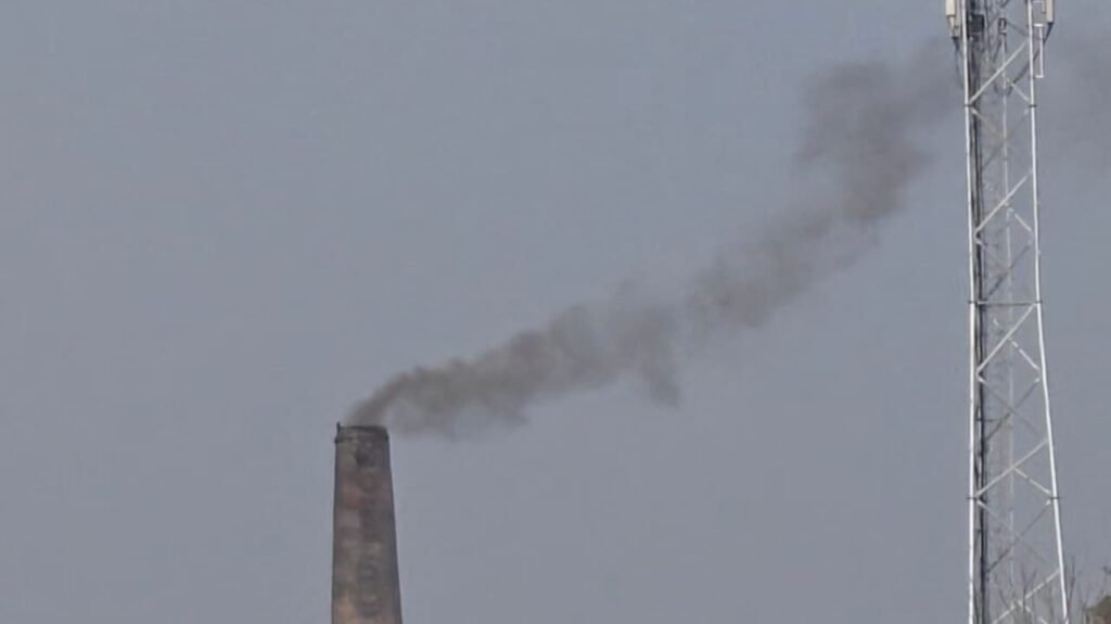 Muzaffarnagar Factories Spew Toxic Black Smoke: Bhopa, Jauli, Jansath Roads Choking – Pollution Board Silent!