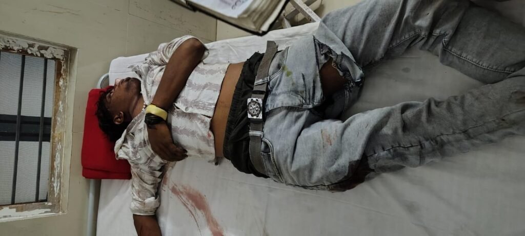 Muzaffarnagar: XUV Car Crashes into Tree on Charthawal Road, 2 Dead & 6 Critical – Returning from Merth Bara