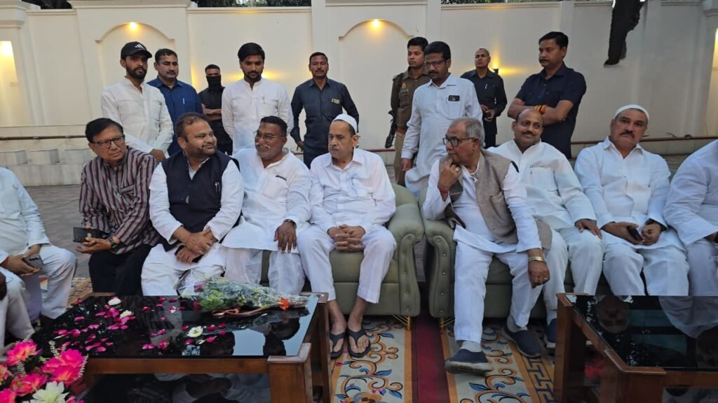 Muzaffarnagar: Iftar Dawat at Rana House by Ex-MP Qadir Rana Symbolizes Hindu-Muslim Unity