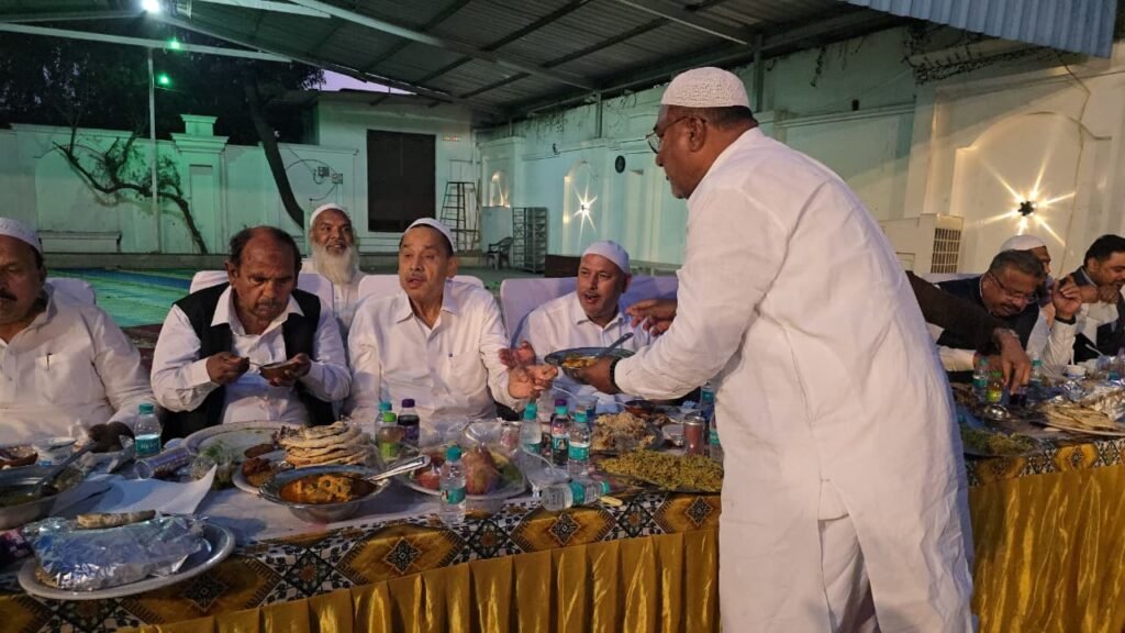 Muzaffarnagar: Iftar Dawat at Rana House by Ex-MP Qadir Rana Symbolizes Hindu-Muslim Unity