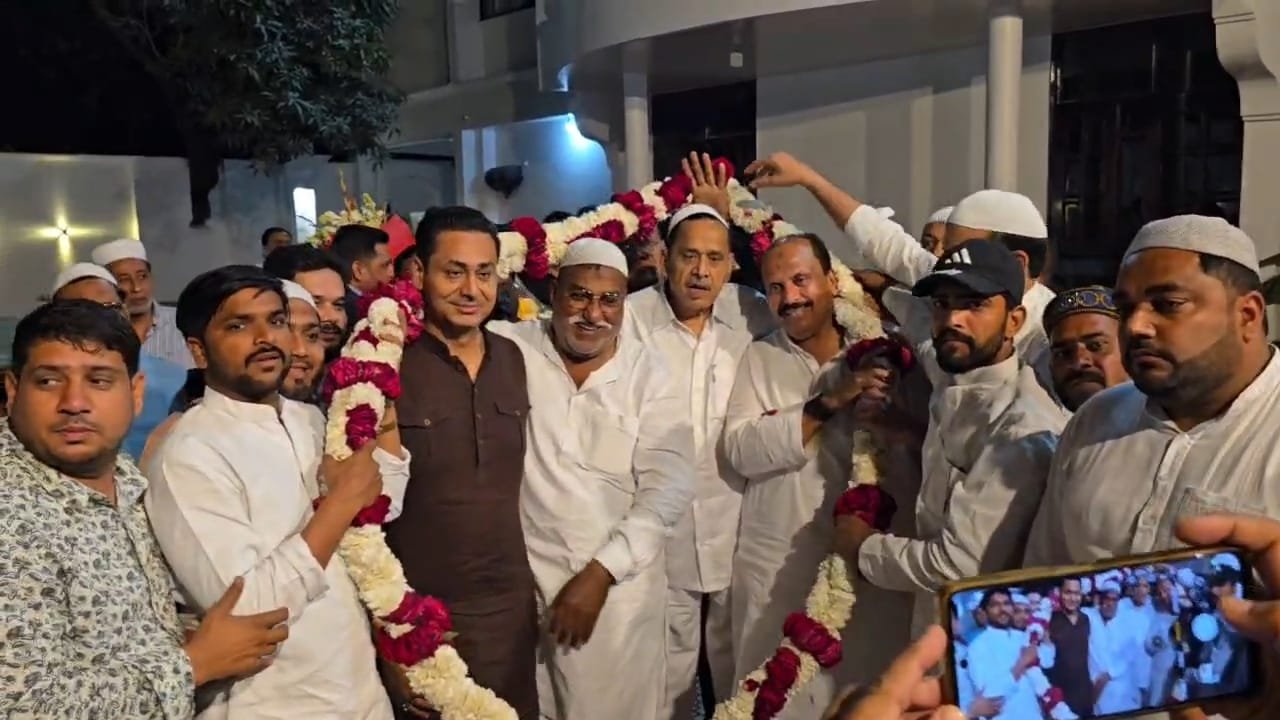 Muzaffarnagar: Iftar Dawat at Rana House by Ex-MP Qadir Rana Symbolizes Hindu-Muslim Unity