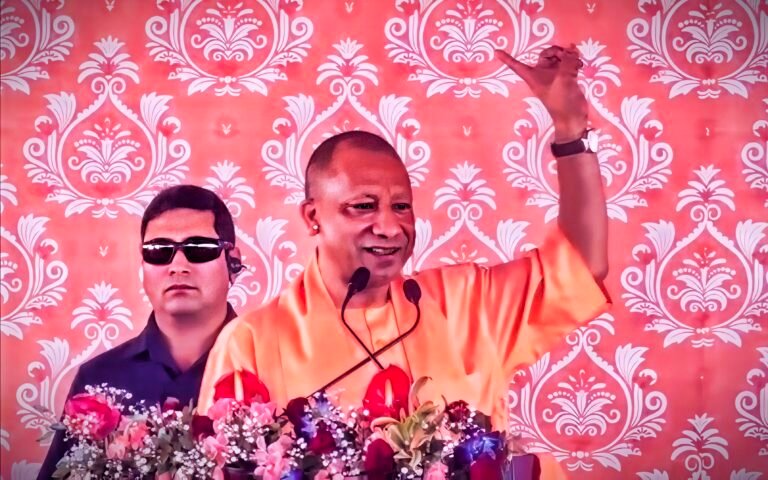 मुजफ़्फ़रनगर में दहाड़े CM योगी, “पाकिस्तान भूखों ही मरेगा, नया भारत विकास की राह पर”