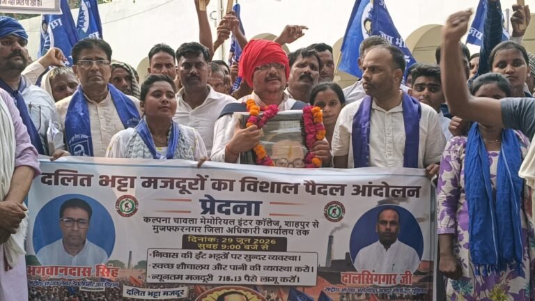 मुजफ़्फ़रनगर: 45 डिग्री की तपिश में 22 किमी पैदल चले ईंट भट्ठा मजदूर, न्यूनतम मजदूरी और सुविधाओं की उठाई मांग