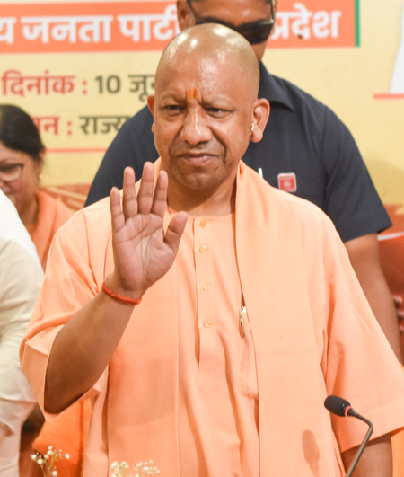 योगी सरकार का बड़ा एक्शन: ‘संध्या संवाद’ से खुला सेवानिवृत्त कर्मियों के भाग्य का ताला, ₹89.41 लाख के GPF का भुगतान
