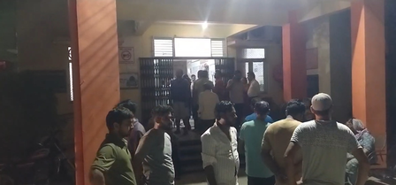अमरोहा में दर्दनाक सड़क हादसा: तेज रफ्तार वाहन ने बाइक को मारी टक्कर, दो युवकों की मौत, एक गंभीर