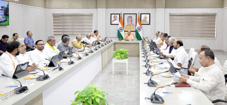 यूपी कैबिनेट के बड़े फैसले: दो नए एक्सप्रेसवे, रानी लक्ष्मीबाई स्कूटी योजना, 220 इलेक्ट्रिक बसों और मानसून सत्र को मंजूरी