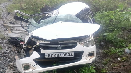हिमाचल के चंबा में दर्दनाक सड़क हादसा, गहरी खाई में गिरा वाहन; एक साल के मासूम समेत पांच की मौत