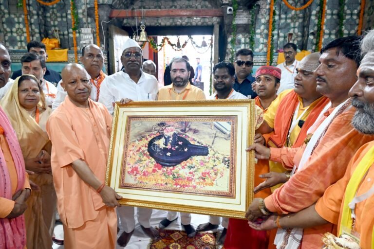 विरासत सनातन धर्म की पहचान, महापुरुषों के बलिदान को कभी नहीं भुलाया जा सकता : योगी 