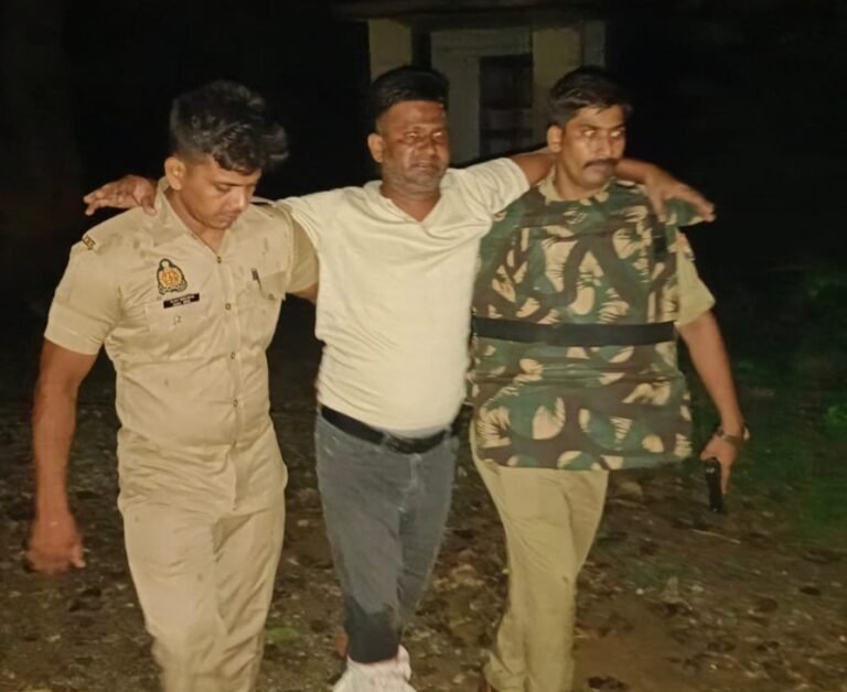 देवरिया में गो-तस्करों से पुलिस की मुठभेड़, एक बदमाश घायल, चार गिरफ्तार, आठ पशु बरामद