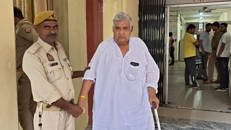 ज्वाइनिंग के बदले महिला टीचर से जिस्म की डिमांड: वैदिक पुत्री गर्ल्स इंटर कॉलेज का 75 साल का ‘ठरकी’ प्रबंधक गिरफ्तार, पीड़िता ने रिकॉर्ड की पूरी करतूत