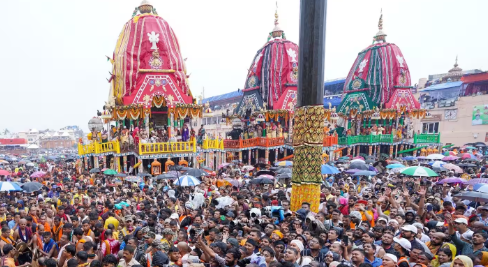 पुरी रथ यात्रा में उमड़ा जनसैलाब, डीजीपी की अपील- छोटे बच्चों, बुजुर्गों और बीमार लोगों को फिलहाल न लाएं